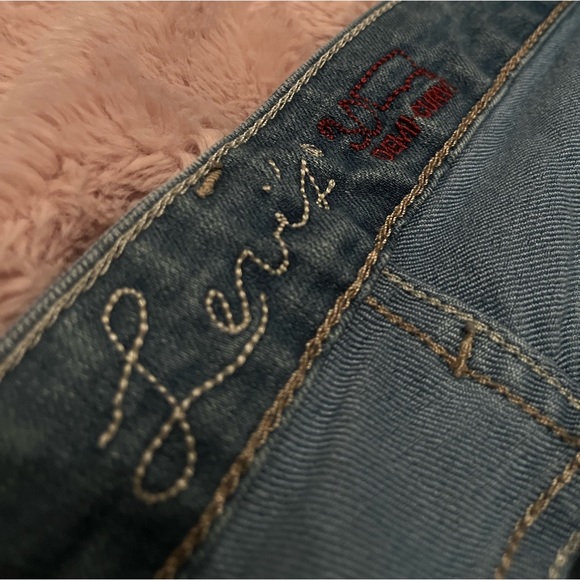 Levi’s embroidered jeans 👖 - Picture 8 of 8